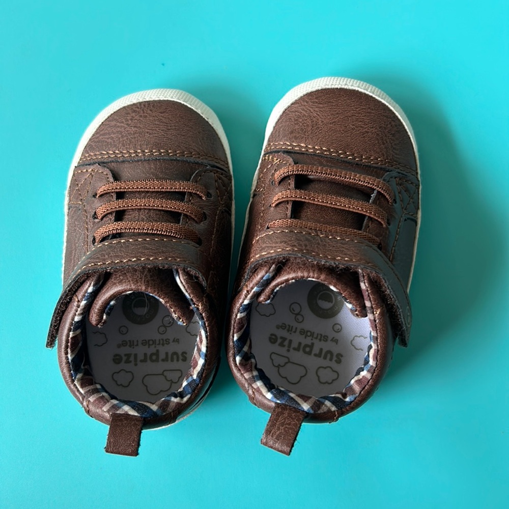 Stride Rite BRAND NEW NEVER WORN size 12-18 months